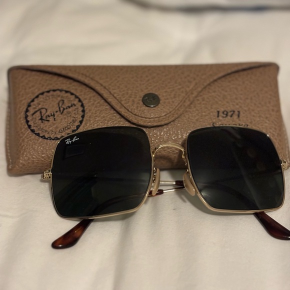 Ray-Ban women’s square sunglasses great condition